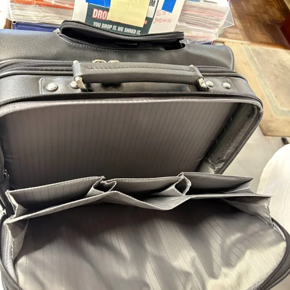 Franklin Covey Genuine Leather Rolling Office /Suitcase